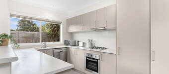 Varee - Newly Renovated & Stylish