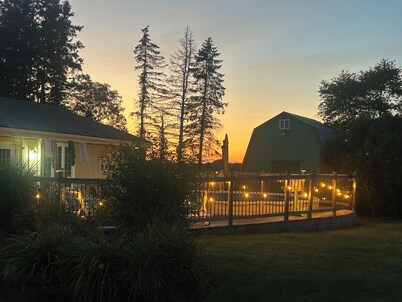 Spacious country oasis. 5-bedroom home on gorgeous grounds with hot tub and pool