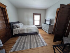 4 chambres, fer et planche à repasser, Wi-Fi, draps fournis