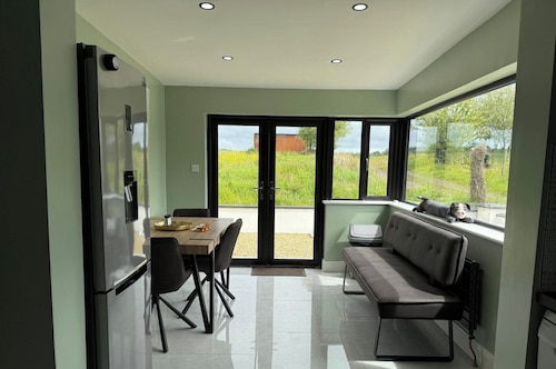Cherry Chirp Cottage in County Fermanagha