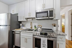 Mikrowelle, Ofen, Herdplatte, Geschirrspüler