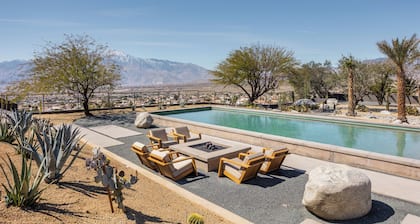 Addendum Estate - 2 Pools, Panoramic Views & Luxe Privacy for Groups