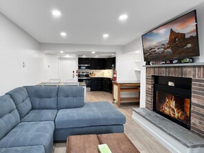 Smart-tv och eldstad