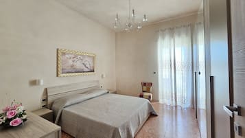 2 bedrooms, desk, free WiFi, bed sheets