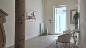 Interior - Sunday suite with private balcony (San Pancrazio Salentino)