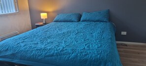 2 bedrooms, iron/ironing board, WiFi, bed sheets