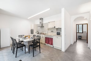 Fridge, microwave, oven, stovetop - Residenza Al Ponte 2, Arco, Italy (Arco)