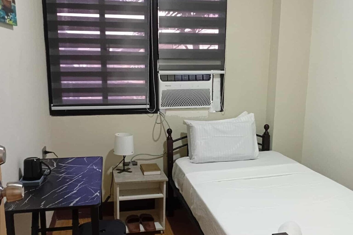 Economy Single Room | Desk, free WiFi, individually decorated, individually furnished