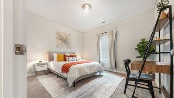 4 bedrooms, iron/ironing board, WiFi, bed sheets