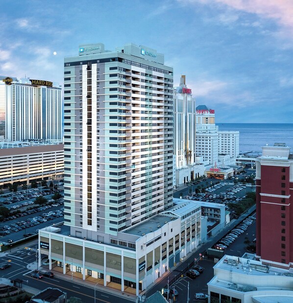 Exterior - Club Wyndham Skyline Tower, 2 Bedroom Deluxe Suite sleeps 6. A walk to the beach (Atlantic City)