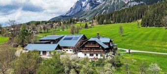 Nice apartment in villa for 3 people with WIFI, TV, balcony and pets allowed