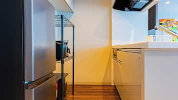 Full-size fridge, microwave, stovetop, toaster