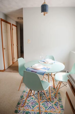 Dining - The Retro Apartment in Revere with outdoor area (Revere)