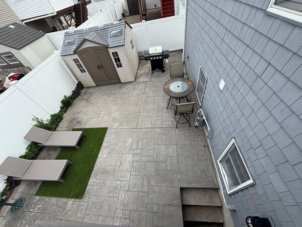 Outdoor dining - The Retro Apartment in Revere with outdoor area (Revere)