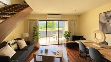 Deluxe Townhome, 3 Bedrooms, Mountain View | Living area | 40-inch Smart TV with digital channels, streaming services