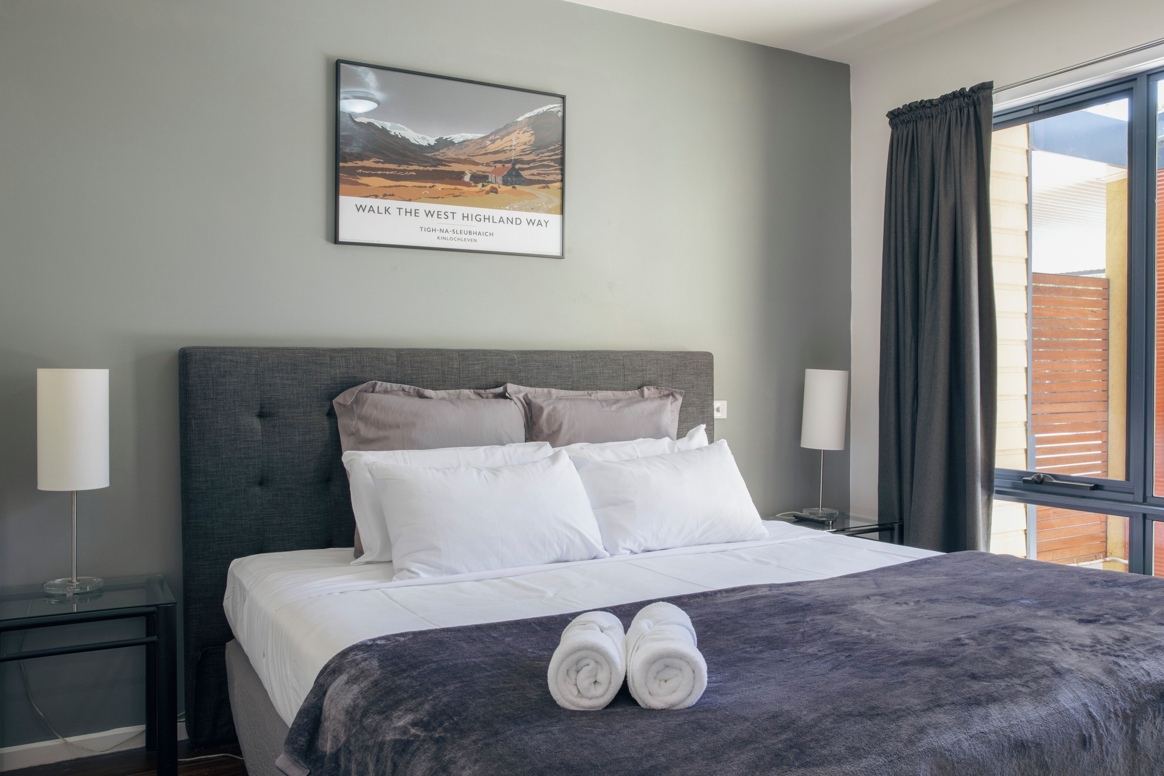 بديكورات فريدة لكل غرفة وطراز فريد لكل وحدة ومكواة/لوح كي