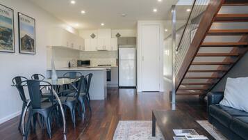Executive Townhome, 2 Bedrooms, Mountain View | Living area | 40-inch Smart TV with digital channels, streaming services