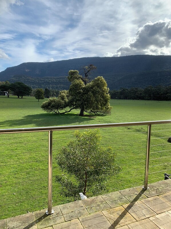 Unclassified image, 1 of 130, button - Halls Gap Escape Townhouses (Halls Gap)