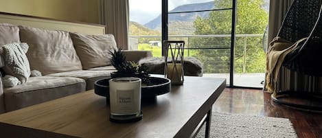 Deluxe Townhome, 3 Bedrooms, Mountain View | Living area | 40-inch Smart TV with digital channels, streaming services