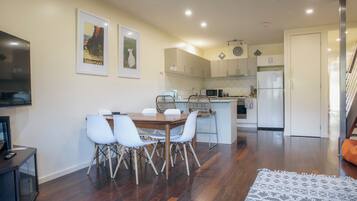 Junior Townhome, 3 Bedrooms, Mountain View | Living area