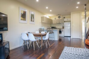 Junior Townhome, 3 Bedrooms, Mountain View | Living area | 40-inch Smart TV with digital channels, streaming services - Halls Gap Escape Townhouses (Halls Gap)