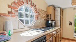 Private kitchen - Barton Bungalow (Sugarloaf)