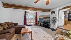 Living area - Barton Bungalow (Sugarloaf)