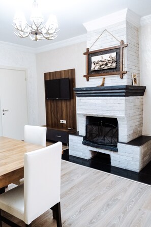 In-room safe, desk, laptop workspace, free WiFi - Adjara Boutique Hotel (Batumi)