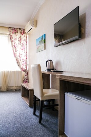 In-room safe, desk, laptop workspace, free WiFi