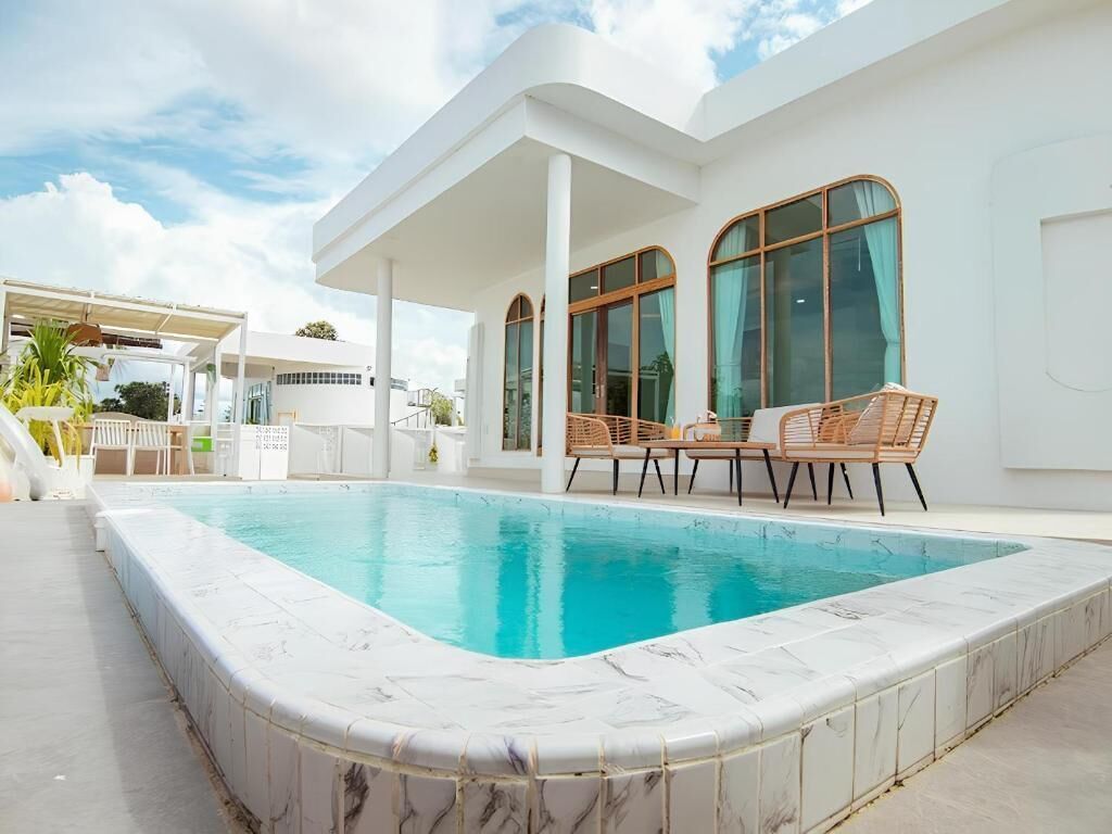 Vila Deluks | Area keluarga | Televisi layar datar 32-inci dengan saluran TV kabel