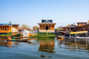 Front of property - Moustache Houseboat Srinagar (Srinagar)