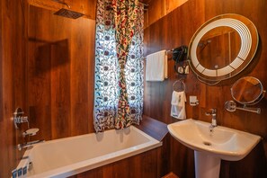 Superior Double Room, Bathtub | Deep-soaking bathtub - Moustache Houseboat Srinagar (Srinagar)