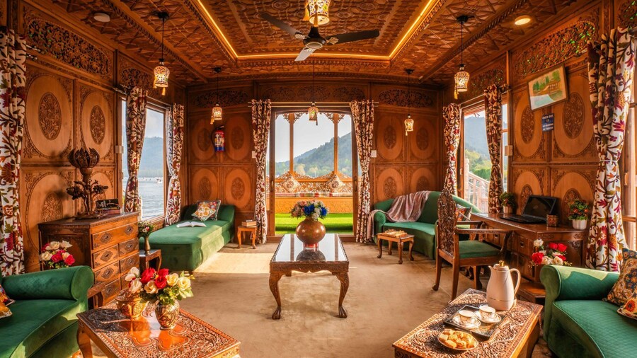 Moustache Houseboat Srinagar