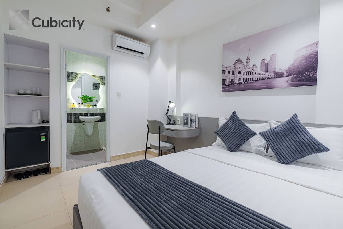 Down comforters, free WiFi, bed sheets