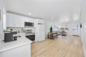 Fridge, microwave, stovetop, dishwasher