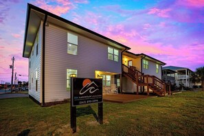 Exterior - 2BR Surf Shack | Steps to Beach | Unit 1 (North Myrtle Beach)