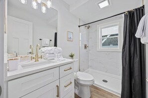 SĂšche-cheveux, serviettes fournies