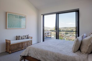 5 habitaciones, tabla de planchar con plancha, wifi y ropa de cama 