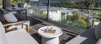 Cariad Haus ~ Luxurious Eco-Friendly Home with Panoramic Views & Pool