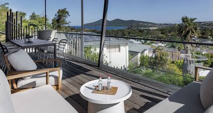 Cariad Haus ~ Luxurious Eco-Friendly Home with Panoramic Views & Pool