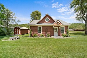 Exterior - Broadstone Cottage- pet friendly, fire pit, Valle Crucis (Banner Elk)