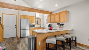 Refrigerador, microondas, horno, placa de cocina