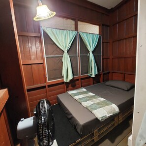 Dormitório compartilhado básico, varanda coberta, vista para a cidade | Wi-Fi de cortesia