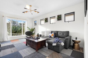 Family House, 5 Bedrooms, Kitchen | Living area