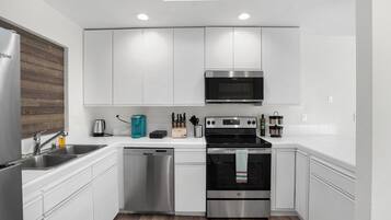 Family House, 5 Bedrooms, Kitchen | Private kitchen