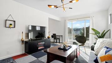 Family House, 5 Bedrooms, Kitchen | Living area