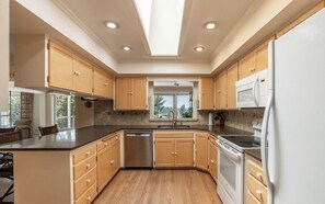 Private kitchen - Charming 3-bedroom house with WiFi and AC in lovely Coeur d'Alene (Coeur d'Alene)