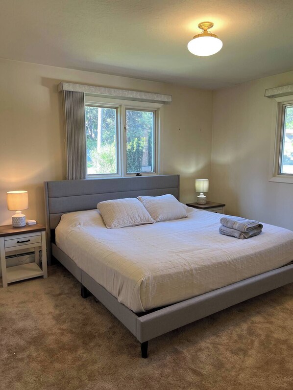 3 bedrooms, iron/ironing board, WiFi, bed sheets