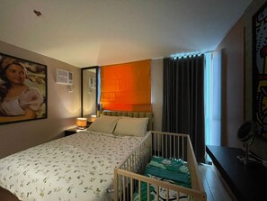 Iron/ironing board, WiFi, bed sheets