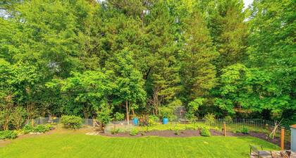 3 Mi to Dtwn Cary: Family Home w/ Deck!